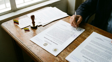 Cómo tramitar la sucesión de bienes en Colombia y pasos legales para realizar este proceso ante notaría en 2026