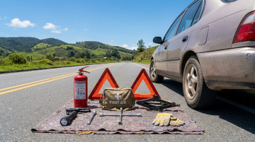 Elementos que debe tener el kit de carretera obligatorio en Colombia para evitar multas de tránsito