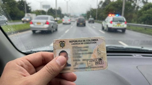 Licencia de conducción: multas y sanciones que enfrentará si conduce con el documento vencido en Colombia